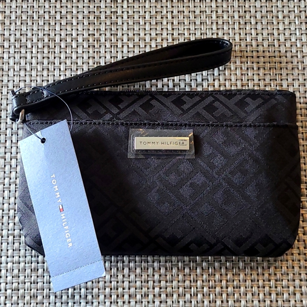 NWT Tommy Hilfiger Wristlet